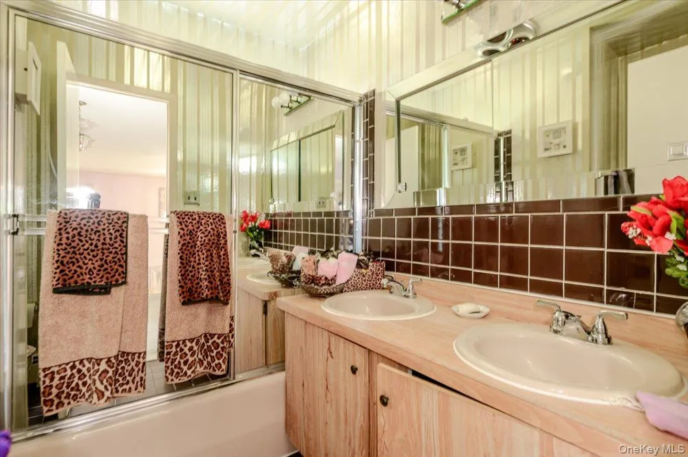 719 Hungry Harbor Road Valley Stream, NY 11581