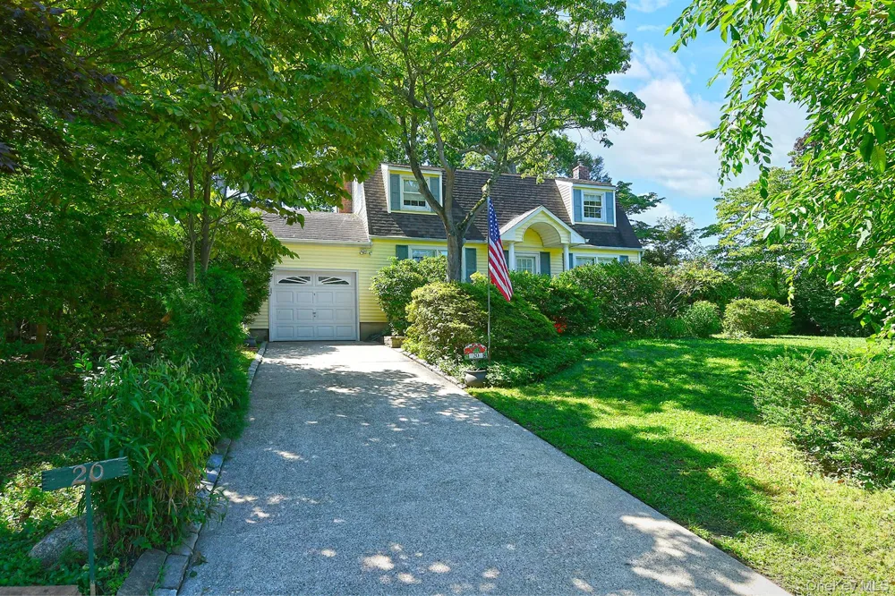 20 Brook Lane Smithtown, NY 11787