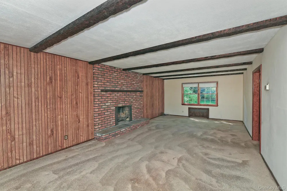 20 Brook Lane Smithtown, NY 11787