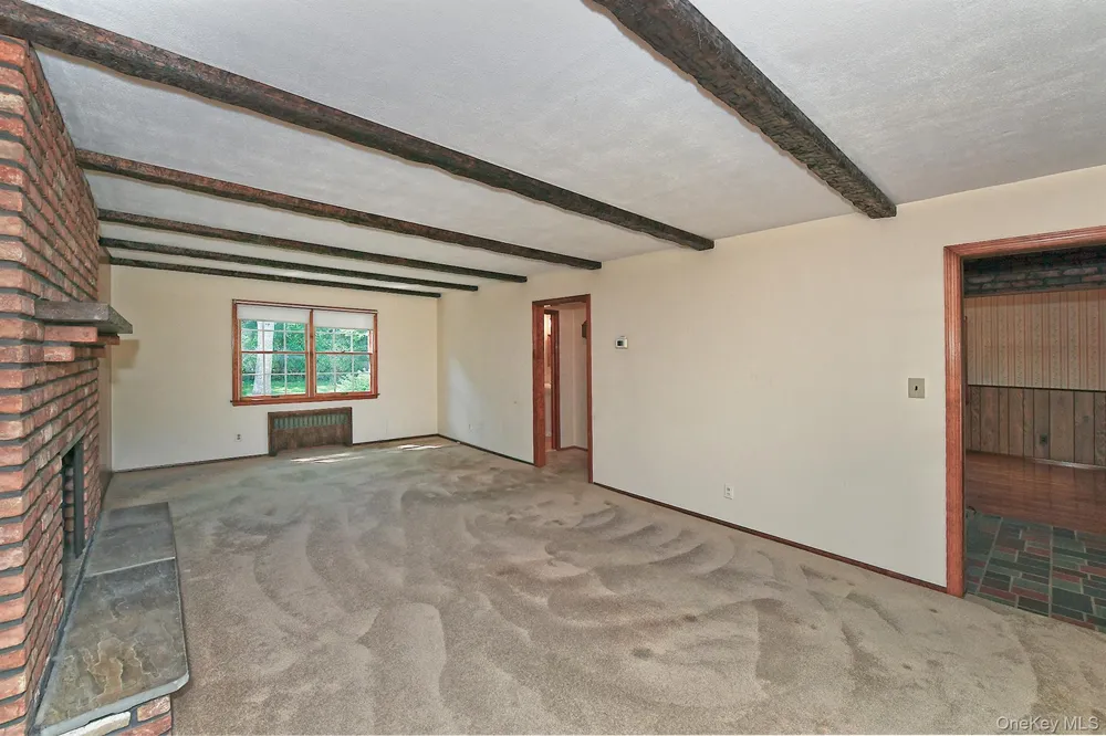 20 Brook Lane Smithtown, NY 11787