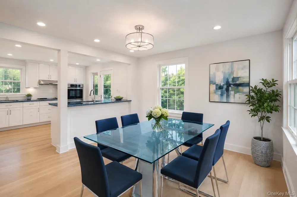20 Brook Lane Smithtown, NY 11787