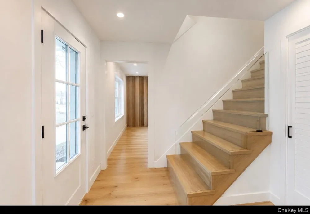 20 Brook Lane Smithtown, NY 11787