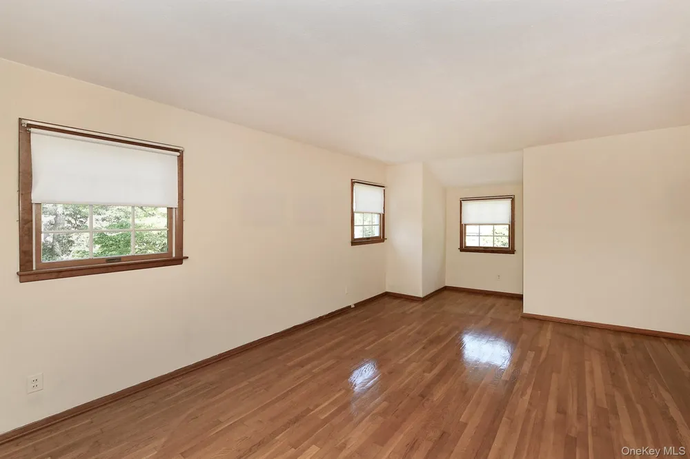 20 Brook Lane Smithtown, NY 11787