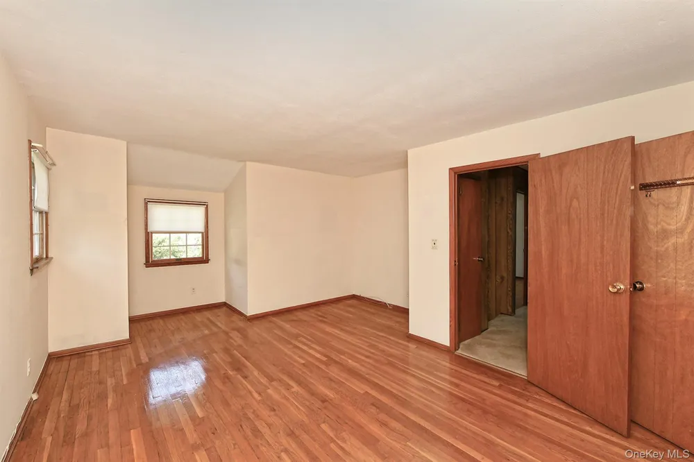 20 Brook Lane Smithtown, NY 11787