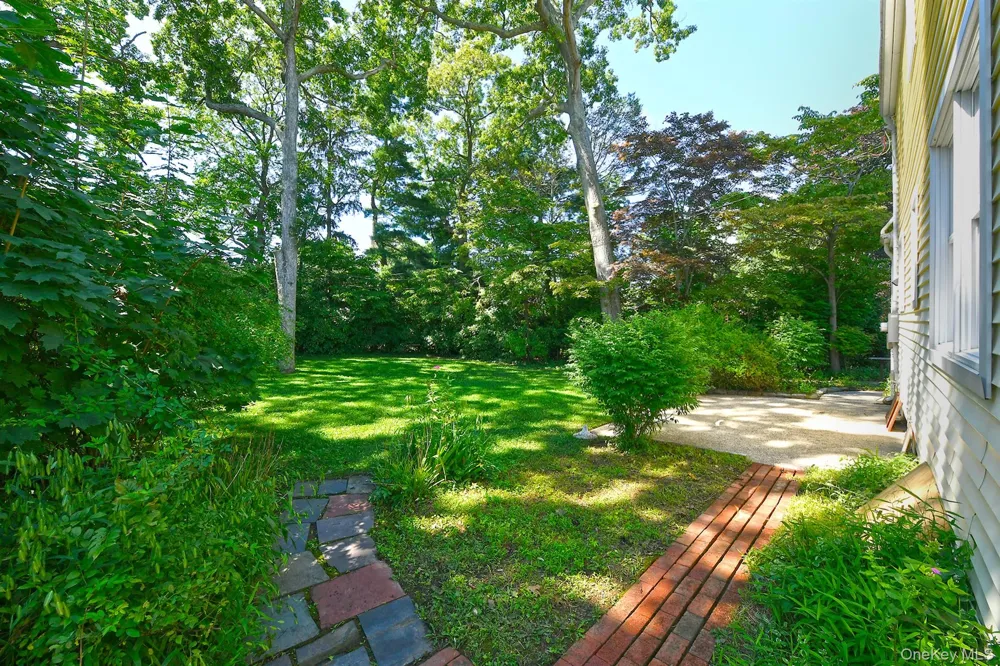 20 Brook Lane Smithtown, NY 11787