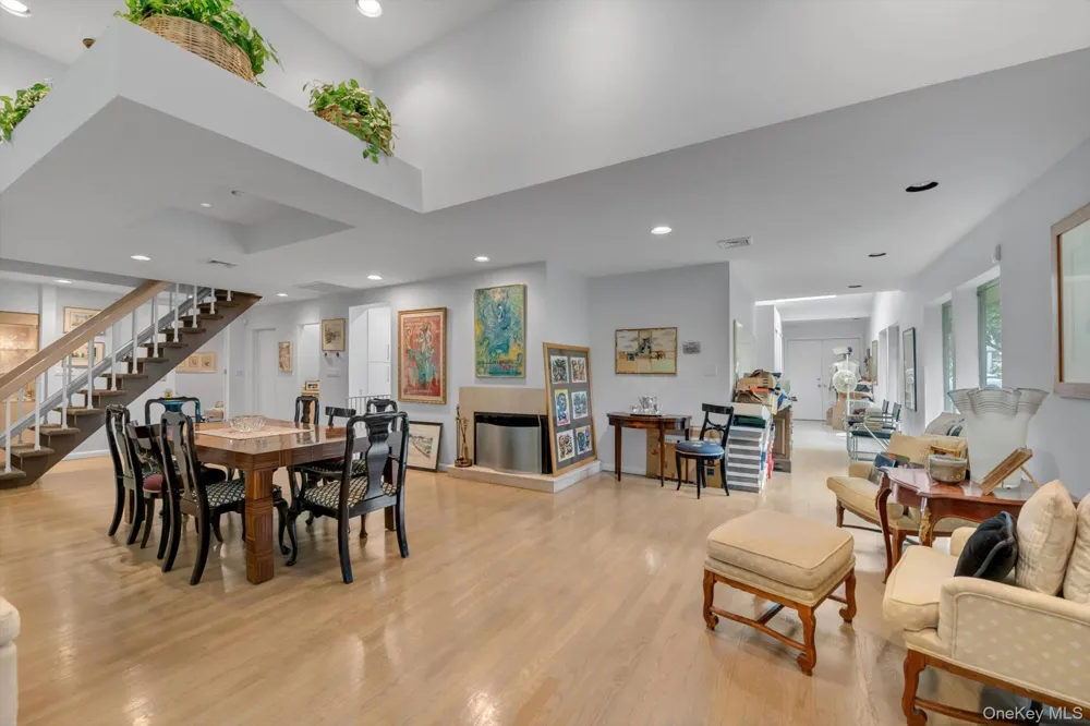 57 Parkway Drive Roslyn Heights, NY 11577
