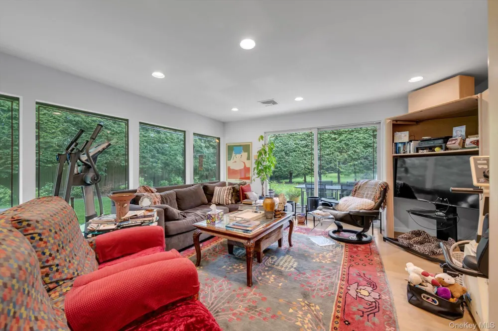 57 Parkway Drive Roslyn Heights, NY 11577
