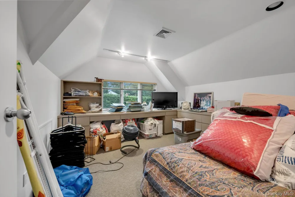 57 Parkway Drive Roslyn Heights, NY 11577