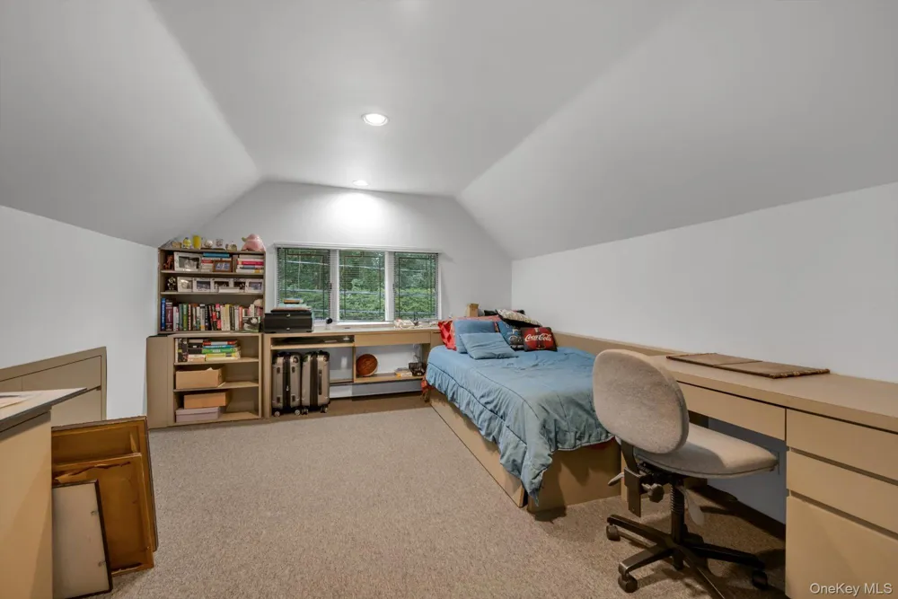 57 Parkway Drive Roslyn Heights, NY 11577