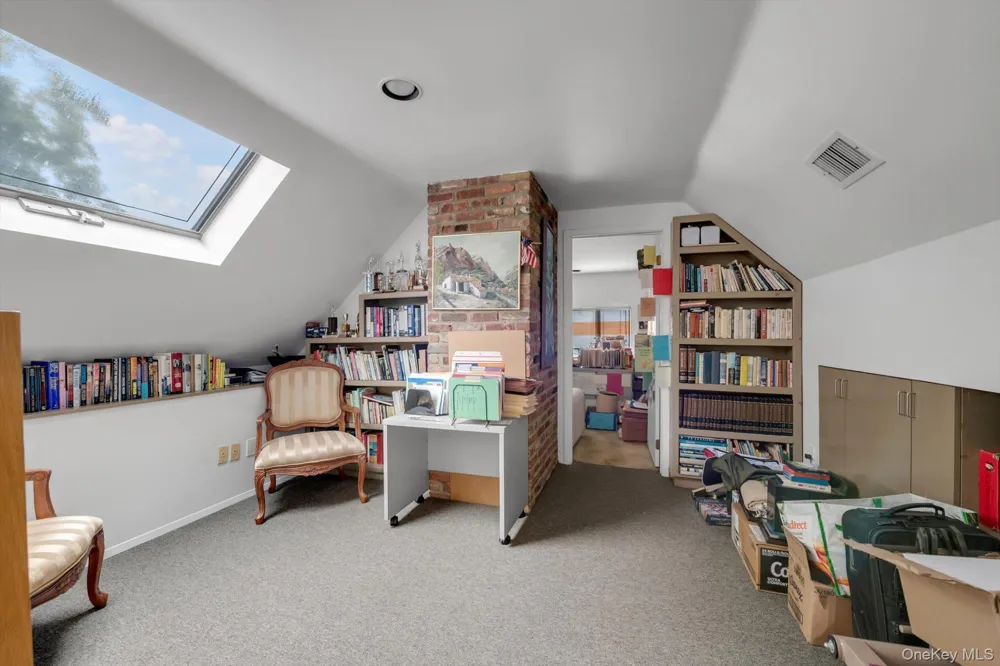 57 Parkway Drive Roslyn Heights, NY 11577