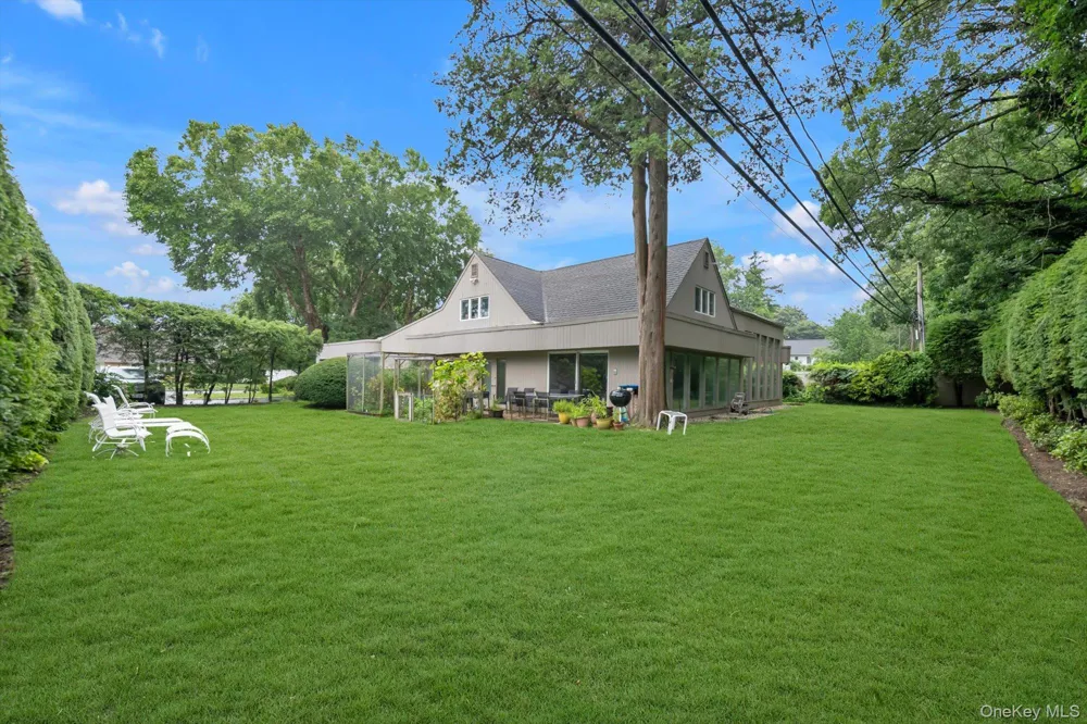 57 Parkway Drive Roslyn Heights, NY 11577