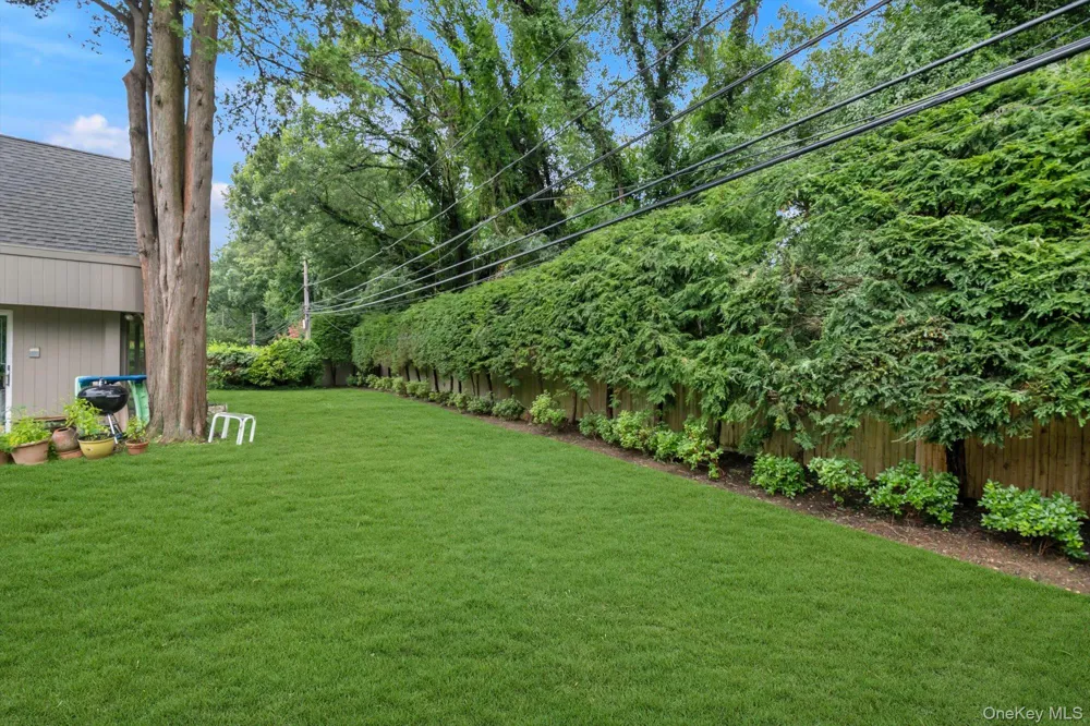 57 Parkway Drive Roslyn Heights, NY 11577