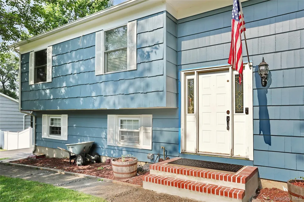 561 Babbling Brook Lane Valley Cottage, NY 10989