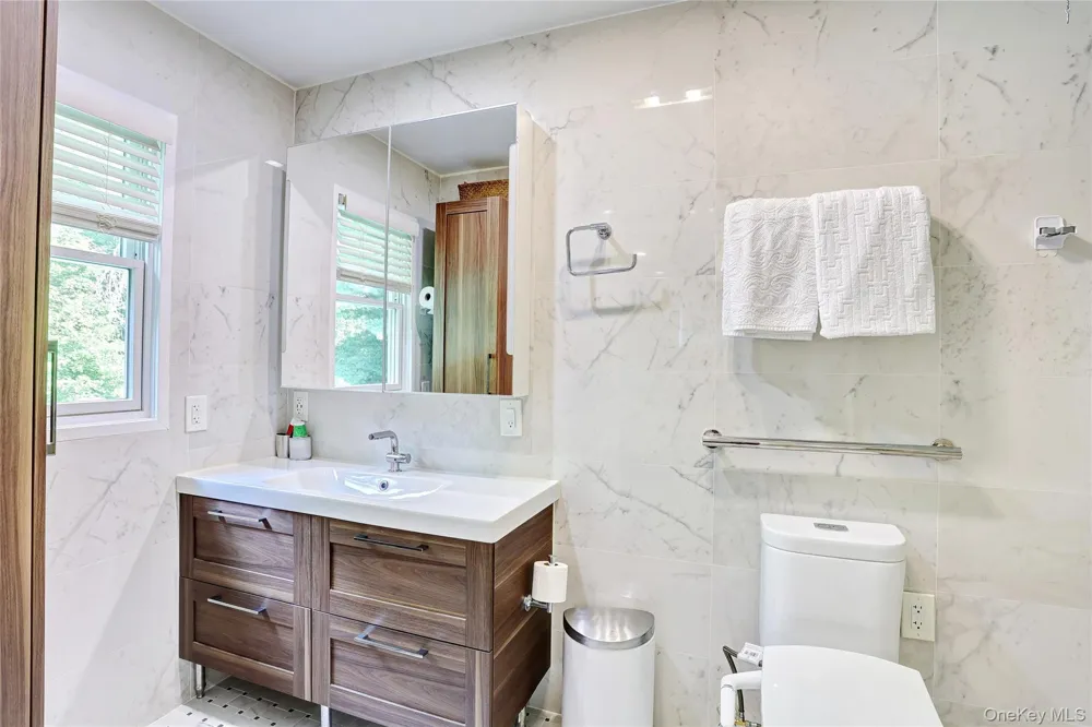 561 Babbling Brook Lane Valley Cottage, NY 10989