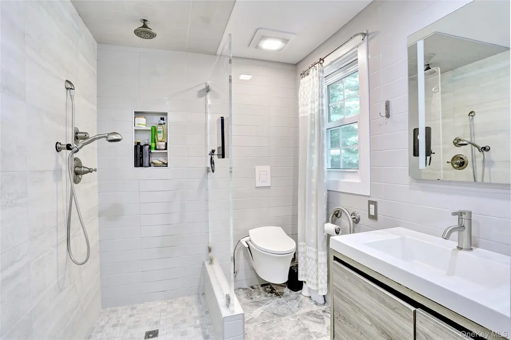 561 Babbling Brook Lane Valley Cottage, NY 10989
