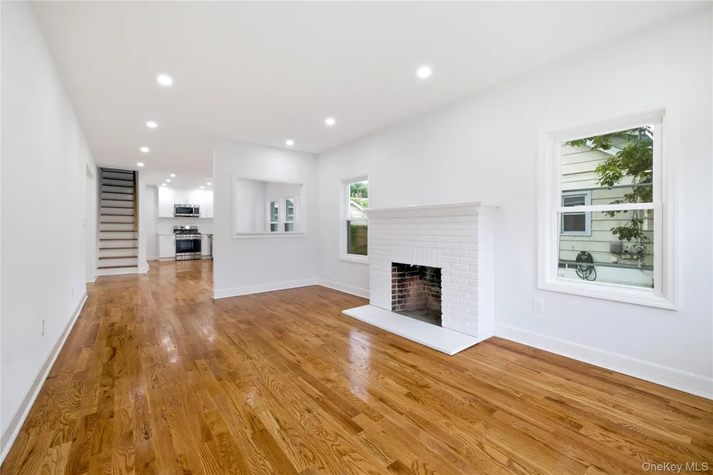 171 S Brookside Avenue Freeport, NY 11520