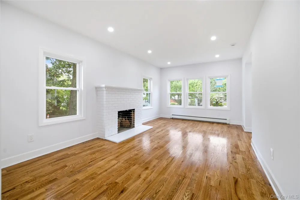 171 S Brookside Avenue Freeport, NY 11520
