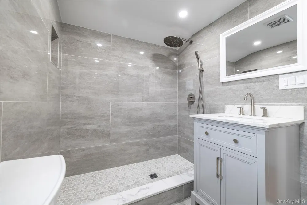 171 S Brookside Avenue Freeport, NY 11520