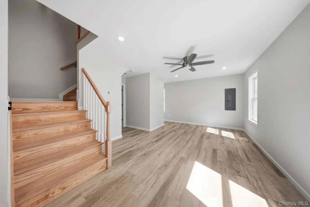 24 Farmingdale Lane Bloomingburg, NY 12721