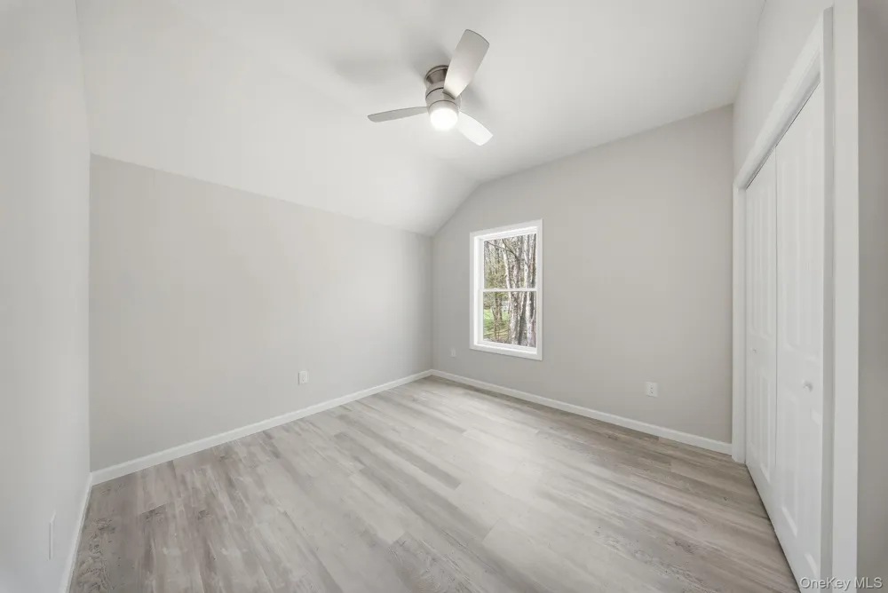 24 Farmingdale Lane Bloomingburg, NY 12721
