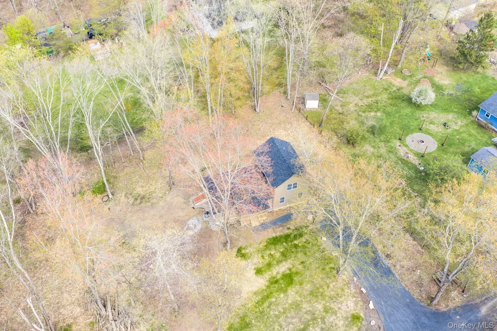 24 Farmingdale Lane Bloomingburg, NY 12721