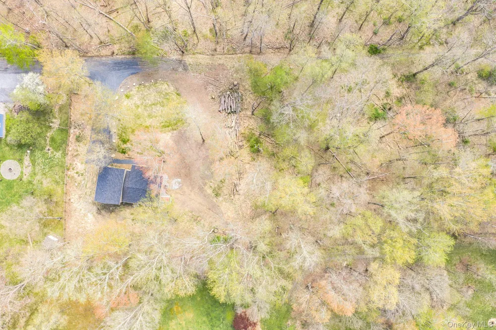 24 Farmingdale Lane Bloomingburg, NY 12721