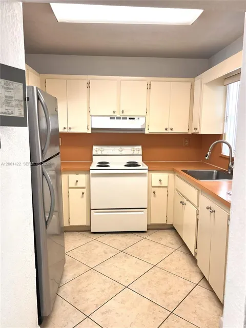 401 NW 72ND AVE #304B