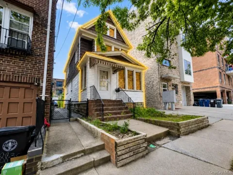 88-37 54th Avenue