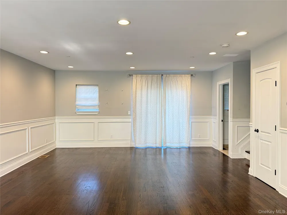 318 Cross Street #2 Westbury, NY 11590
