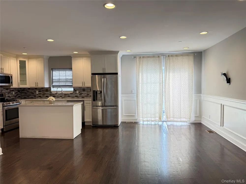 318 Cross Street #2 Westbury, NY 11590