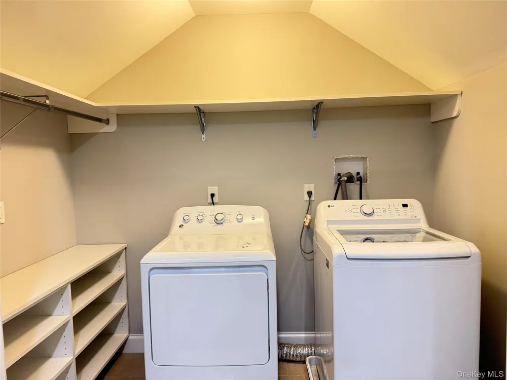 318 Cross Street #2 Westbury, NY 11590