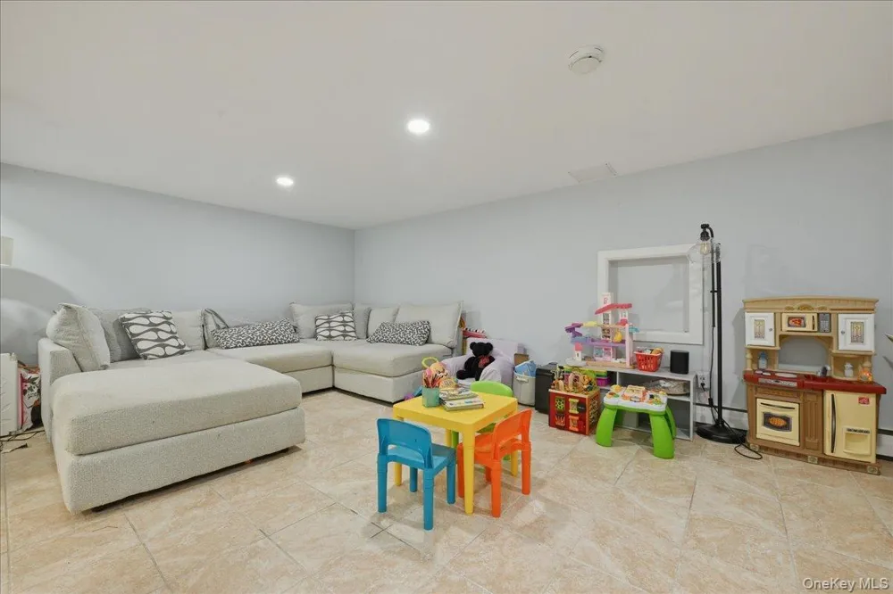 672 Anderson Avenue Franklin Square, NY 11010