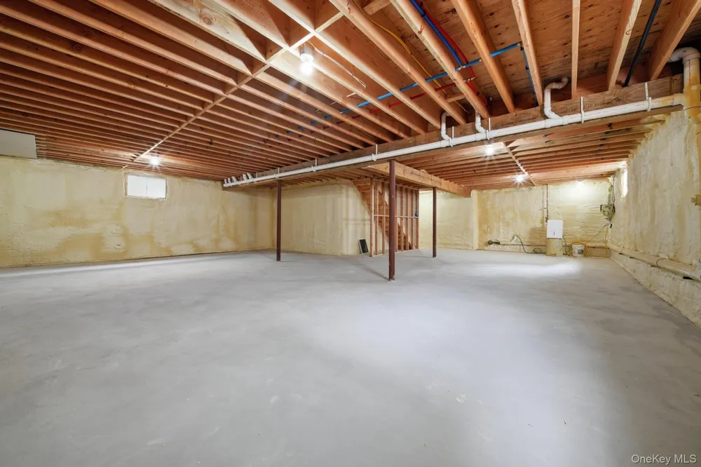 1586 Maeder Avenue Merrick, NY 11566