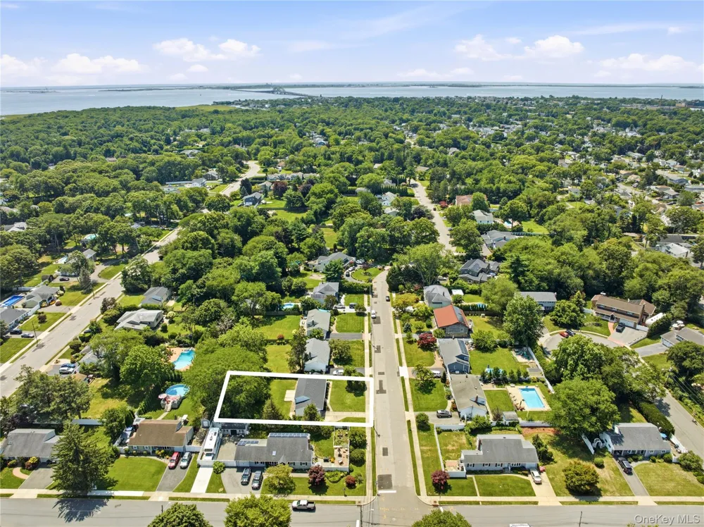 933 Thompson Drive Bay Shore, NY 11706