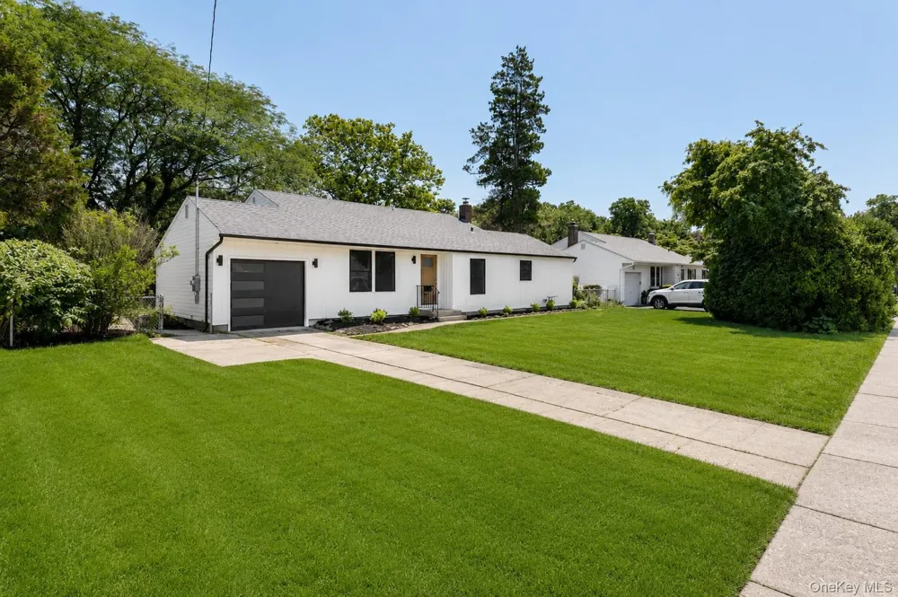933 Thompson Drive Bay Shore, NY 11706