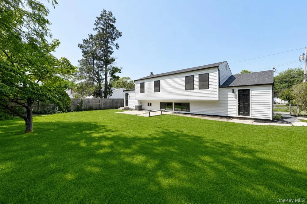 933 Thompson Drive Bay Shore, NY 11706