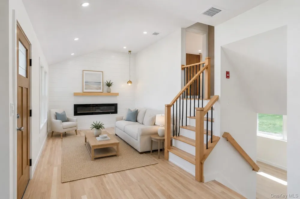 933 Thompson Drive Bay Shore, NY 11706