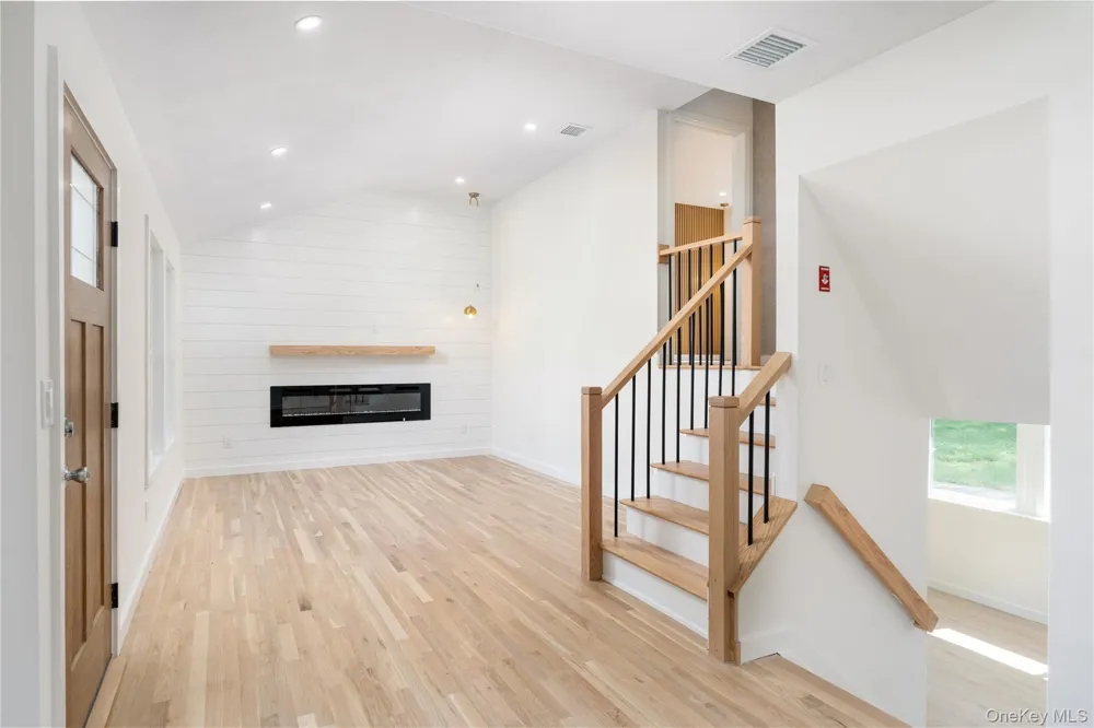 933 Thompson Drive Bay Shore, NY 11706