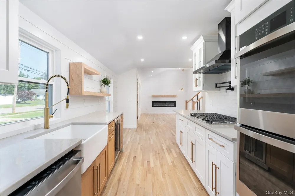 933 Thompson Drive Bay Shore, NY 11706
