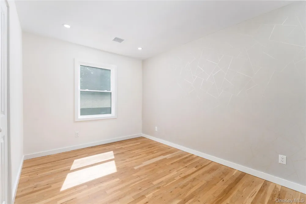 933 Thompson Drive Bay Shore, NY 11706