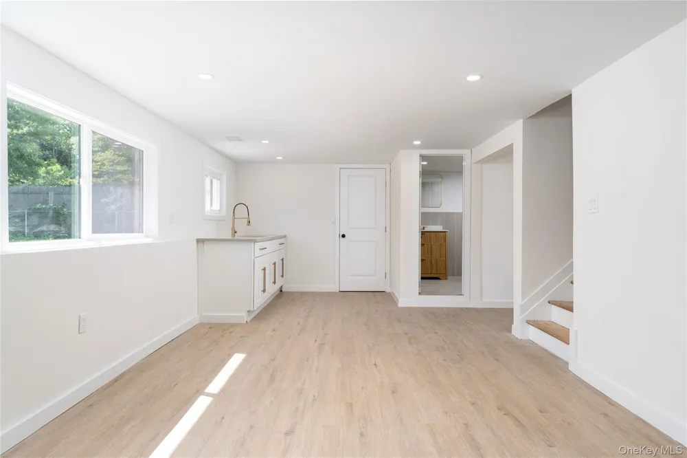 933 Thompson Drive Bay Shore, NY 11706