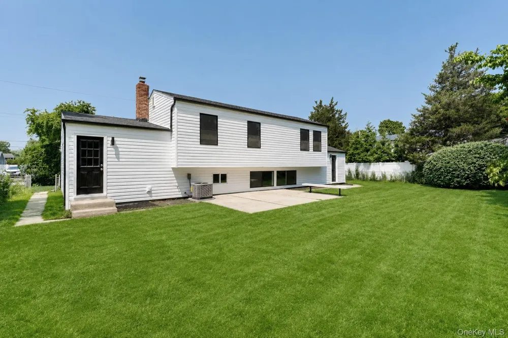 933 Thompson Drive Bay Shore, NY 11706
