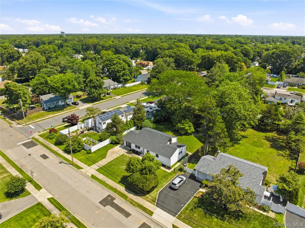 933 Thompson Drive Bay Shore, NY 11706