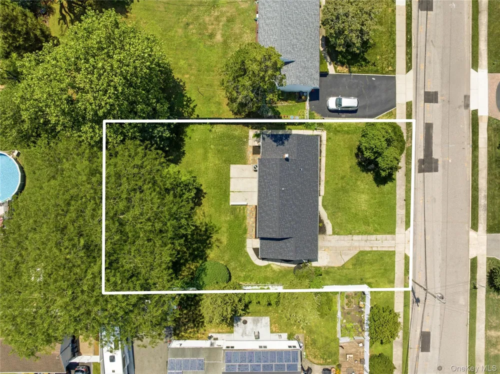 933 Thompson Drive Bay Shore, NY 11706
