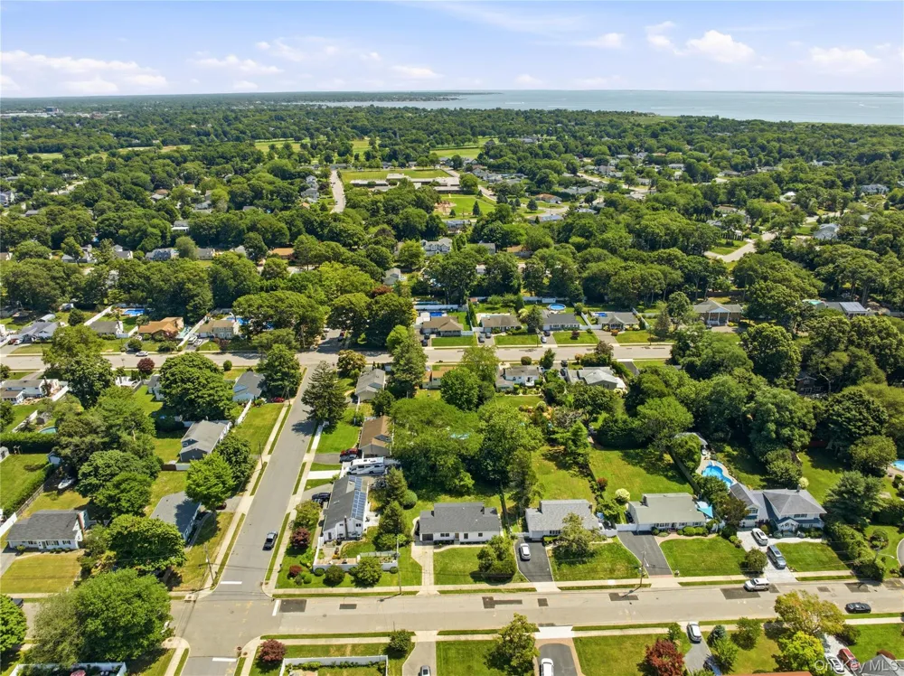 933 Thompson Drive Bay Shore, NY 11706