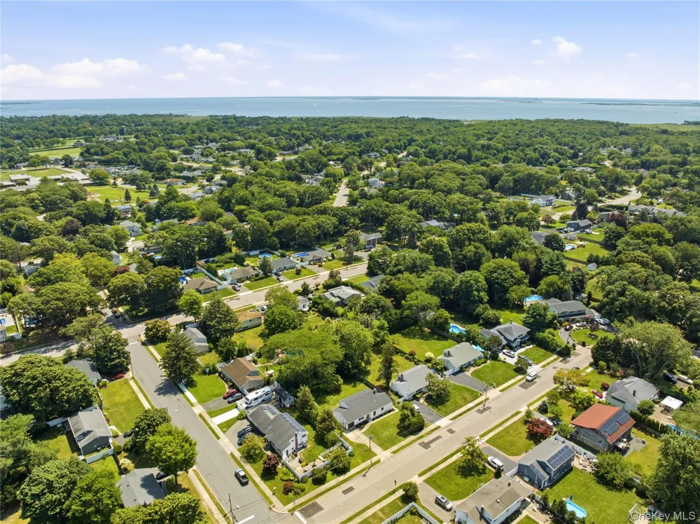 933 Thompson Drive Bay Shore, NY 11706