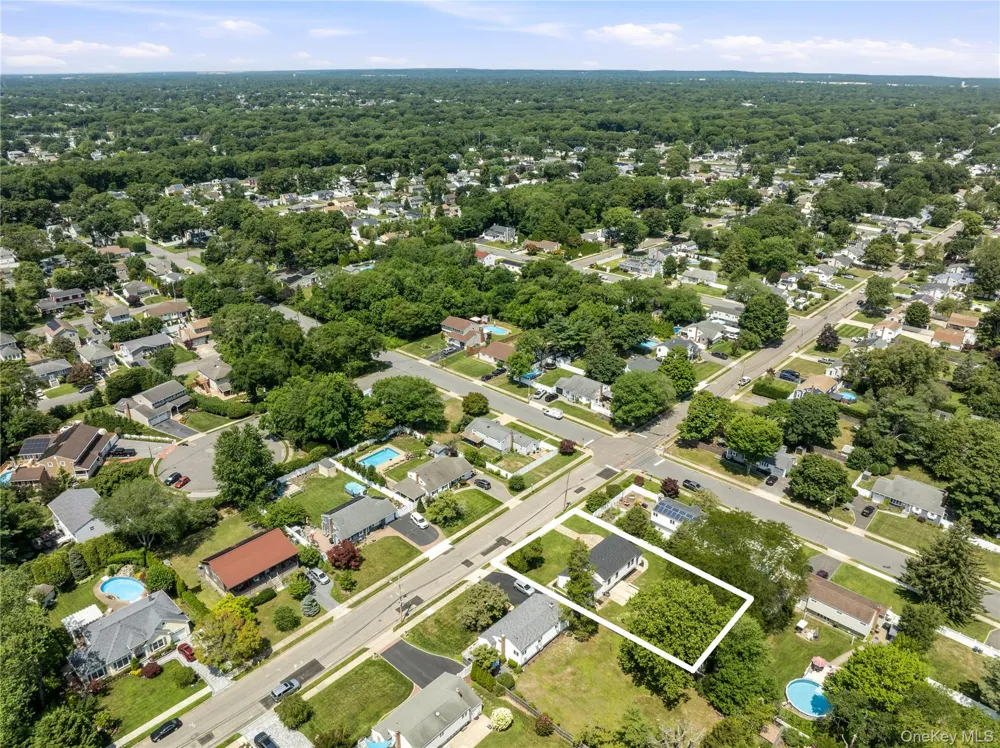 933 Thompson Drive Bay Shore, NY 11706