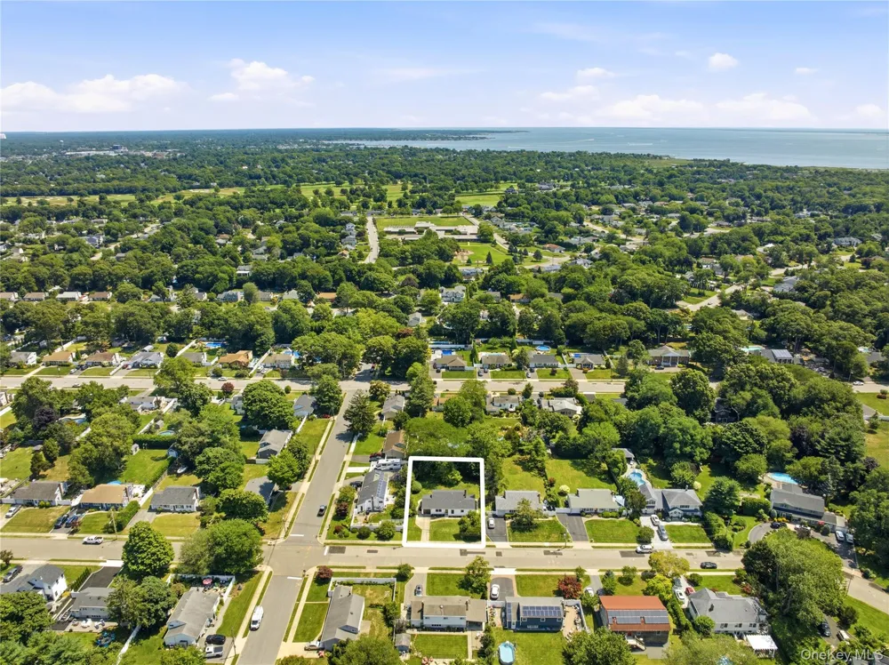 933 Thompson Drive Bay Shore, NY 11706