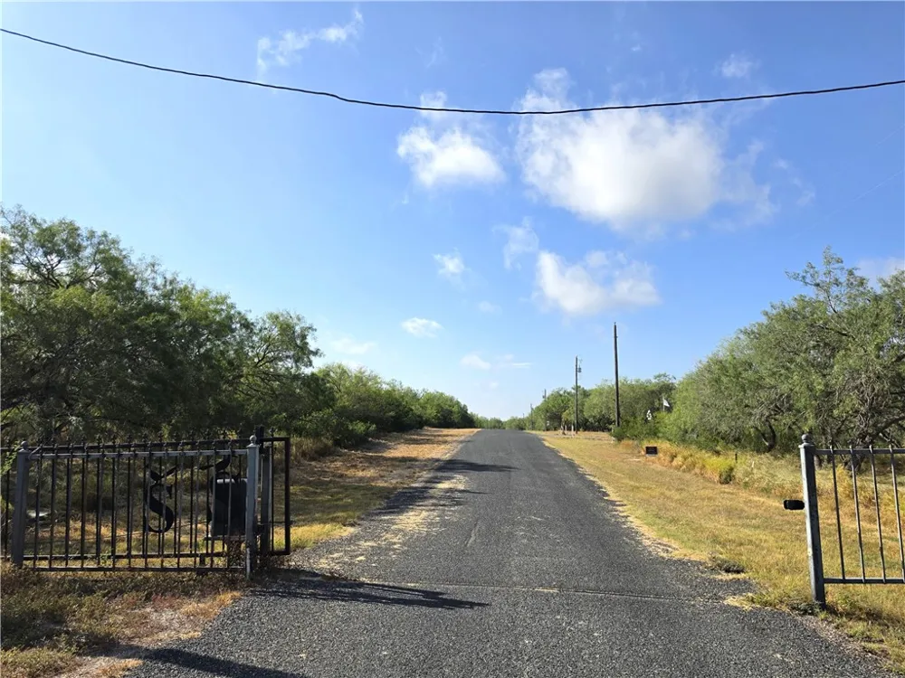 120 Swinney Switch Drive Dinero, TX 78368