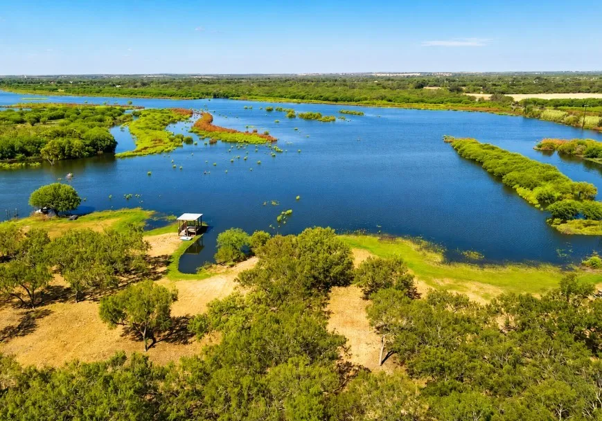 120 Swinney Switch Drive Dinero, TX 78368